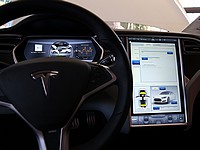 Tesla на автопилоте совершила наезд на российского робота в Лас-Вегасе. ВИДЕО