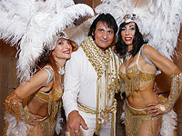 Фестиваль памяти Элвиса: десятки двойников короля рок-н-ролла. Фоторепортаж