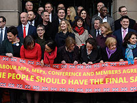 Консерваторы и DUP не будут голосовать за вынесение Тереза Мэй вотума недоверия
