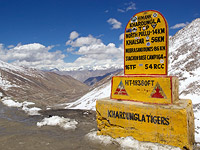 Последствия лавины в Кашмире: не менее трех погибших, девять пропавших без вести