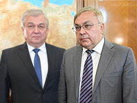 Спецпредставитель президента России по Сирии Александр Лаврентьев и заместитель главы МИД РФ Сергей Вершинин 
