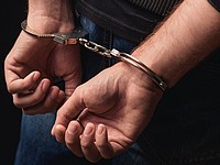Российский сенатор  арестован по обвинению в убийствах: он потребовал переводчика 
