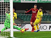 Джеко из неудобной позиции пробил точно в дальний нижний угол 0:2