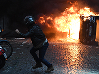 Фотографу, участвовавшему в акции протеста в Париже, взрывом оторвало кисть руки