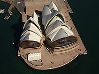 На набережной Сиднея появились граффити со свастикой