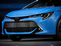 Новый седан Toyota Corolla прибыл в Израиль в бензиновой и гибридной версиях