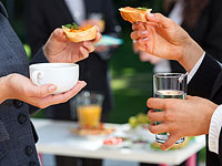 Управление госслужащих приказало подавать на мероприятиях здоровую пищу