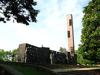 Во Львове снесен Монумент Славы: третья попытка демонтажа удалась