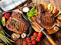 Магазин Cancun поздравляет всех женщин с 8 марта и дарит вкусные цены для праздничного стола  