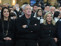 Опрос Walla: если будут голосовать только женщины, коалицию сформирует Ганц