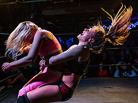 Реслинг в Лондоне: на ринге только девушки. Фоторепортаж 
