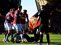 Скандал в бирмингемском дерби. Фанат ударил футболиста