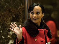 Советник Трампа защищает его от  расистов: