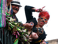 Маскарад и обнажение: 