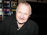 Умер музыкант Дик Дейл, гитара которого звучала в 