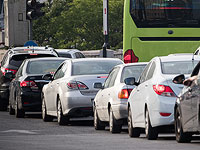 Прорыв водопроводной трубы привел к образованию автомобильной пробки в Бней-Браке