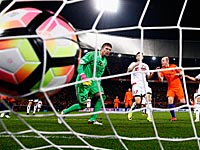 Грубейшая ошибка на первой минуте. Бенефис Депая