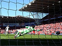 Россияне разгромили сборную Казахстана. Валлийцы победили словаков