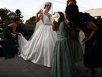 Под угрозой закрытия: свадьбы и пробки на границе Мексики. Фоторепортаж