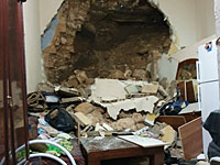 В Нацерете рухнули стена и потолок в квартире стариков