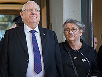 Президент Ривлин посетил жену в больнице.