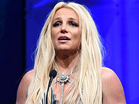 TMZ: Бритни Спирс на месяц легла в психиатрический стационар на фоне болезни отца