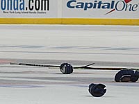 Полуфинальный матч КХЛ завершился массовой дракой