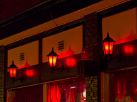 В Амстердаме запретят проводить экскурсии по кварталу красных фонарей
