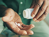 Опрос: половина россиян лечат себя сами, не доверяя врачам