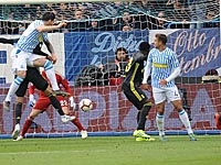 Кевин Бонифаци головой отправил мяч в ближний угол 1:1