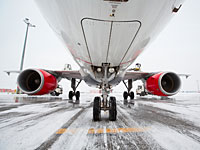 Boeing 737 не смог вылететь из Внуково из-за вспышки пламени в двигателе