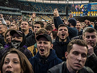 На дебатах Петра Порошенко и  Владимира Зеленского в Киеве, 19 апреля 2019 года