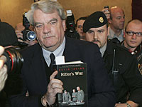 Отрицатель Холокоста Дэвид Ирвинг станет персоной нон-грата в Литве