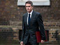 В Великобритании отправлен в отставку министр обороны, допустивший утечку информации