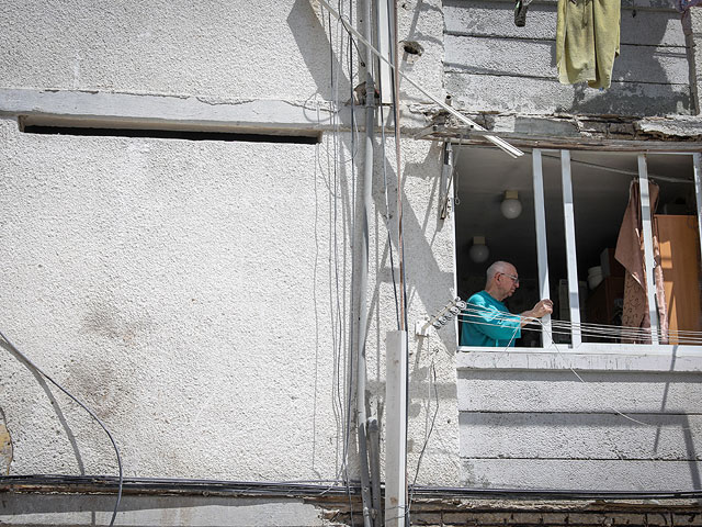 Террористы обстреляли из Газы Ашкелон, ракета попала в дом в районе Хоф Ашкелон