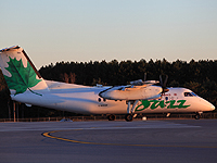 В Торонто самолет Air Canada Jazz столкнулся с бензовозом