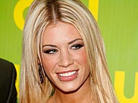 На 40-м году жизни умерла бывшая модель Playboy и суперзвезда рестлинга