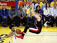 Стефен Карри набрал 37 очков, его брат - 16.