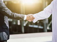 Саудовская Аравия и ОАЭ примут участие в конференции в Бахрейне, где будет представлена 