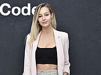 Жена знаменитого форварда опубликовала эротические фотографии