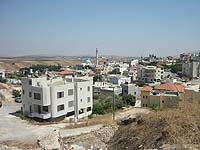 Сильный пожар возле деревни Наура; на месте работают девять пожарных расчетов