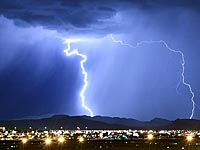 Турнир по гольфу был прерван из-за удара молнии