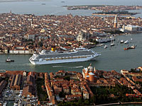 Столкновение судов в Венеции: есть пострадавшие