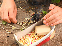 СМИ: четырехлетняя девочка погибла в горящей машине из-за игры со спичками