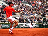 Многострадальный полуфинал Джокович - Тим в третий раз прерван из-за дождя