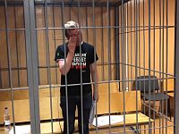 В Никулинском суде Москвы избирают меру пресечения для Ивана Голунова
