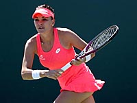 Агнешка Радванська эффектно рекламирует бижутерию