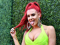 Первые красавицы церемонии MTV Movie & TV Awards. Фоторепортаж 
