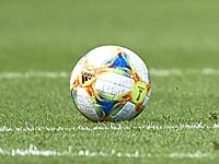 Чемпионат Испании: футболист отправил в нокдаун тренера соперников