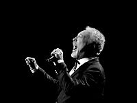 Легендарный певец Том Джонс выступит на Святой земле